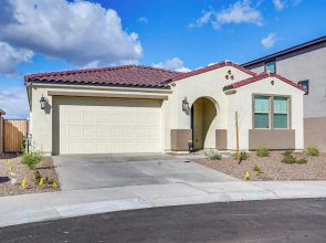 5 Mi to Westgate: Newly Built Glendale Home
