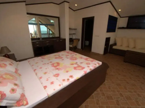 Beachfront Oasis With Private Pool and Jacuzzi on Samui's Bang Por Beach