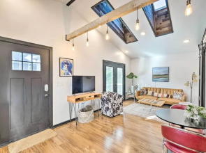 Modern Louisville Apartment w/ Furnished Deck