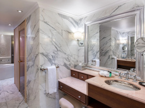 Sheraton Dubai Creek Hotel & Towers