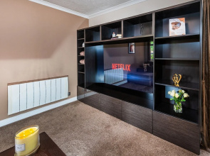 Stunning 2-bed Apartment in Windsor - Free Parking
