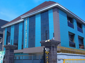 Marqueeland Hotel and suites