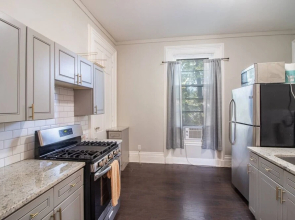 Updated Studio Near Downtown