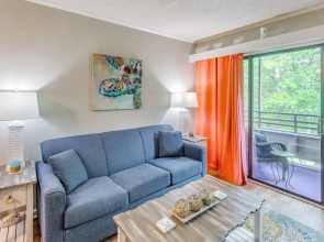 Walk to Beach & Barefoot Landing: Resort Condo!