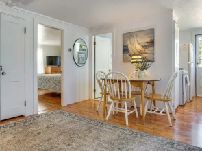 Steps to Eats & Craigville Beach! Cape Cod Cottage