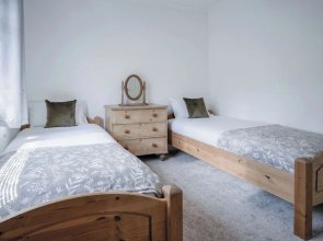 Sunderland Avenue - 2 Bedroom - Pembroke Dock