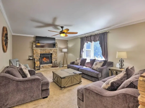 Poconos Escape w/ Hot Tub & Fire Pit