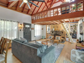 2 Mi to Big Bear Lake: Cabin w/ Game Room