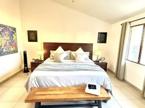 Luxurious 2 Bedroom Ajijic Home - Bikes - Huge Patio - Gym - Pickleball Court