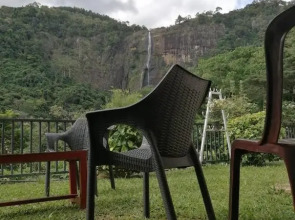 diyaluma falls inn