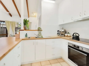 Green Cottage in Trinity Beach
