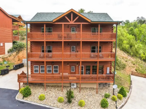 Laurel Point by Avantstay Sleeps 18! Indoor Pool, Hot Tub, Theater, Game Room