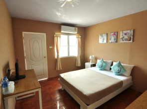 Phi Phi Uphill Cottage