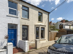 Stylish Apartment In Leafy Central Neighbourhood