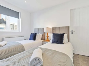 Right On : Bright On Apartment 1D | By My Getaways