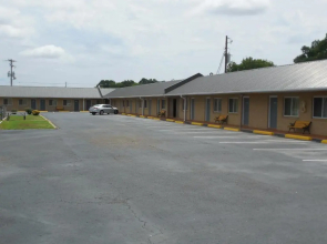 River Heights Motel
