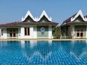 Thirty Degrees in February, Khao Tao, Hua Hin