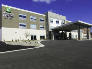 Holiday Inn Express & Suites Coldwater by IHG