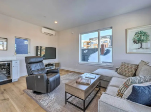 Spacious Portland Home: Walk Downtown!