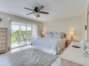 Holmes Beach Condo Near Anna Maria: Pool Access!