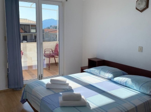 Apartment With Private Parking Or Garage