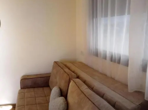 Hen Suites