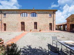 Apartment in Peccioli With Pool