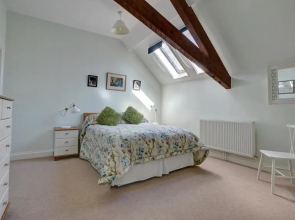 Unique Converted Barn in Hartfield