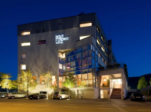 Penz Hotel West