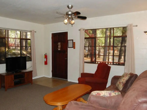 Bassett Cedar Rock Cabin II