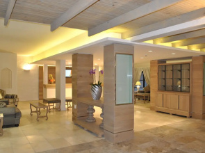 Club Mykonos Athenian Cascades