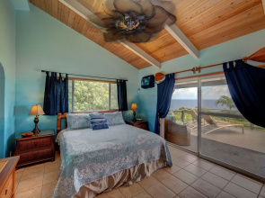 Hale Hamakua 3 Bedroom Home by RedAwning