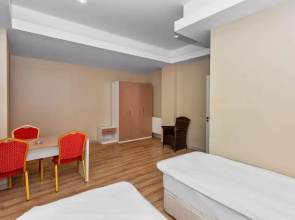 Diplomat Suites