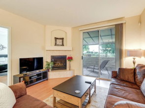 Golf Course Views! Relaxing & Convenient Mesa Unit