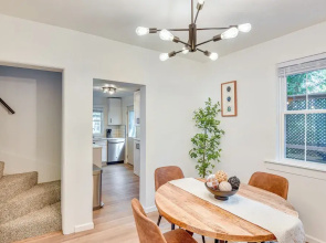 <1 Mile to Downtown South Bend: Dog-friendly!
