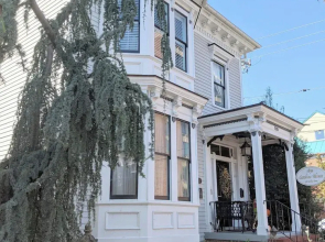 The Richard Johnston Inn & 1890 Caroline House