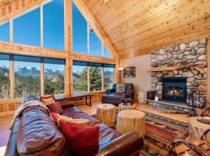 Awestruck Luxury Vacation  At Windcliff 3 Bedroom Home by RedAwning
