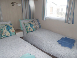 3 Bed Caravan - Sleeps 8 - Wifi - Parking