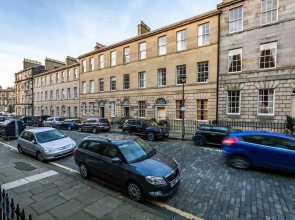 Cosy Modern Stockbridge Apartment
