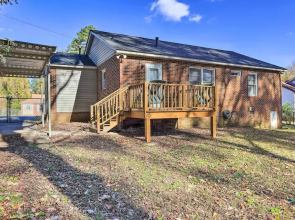 Peaceful Columbus Retreat w/ Deck & Yard!