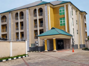 Breakfort Hotel and Suites