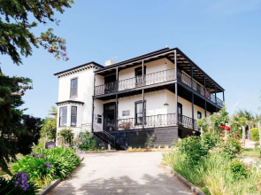 The Dragonfly Inn Hotel