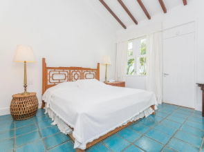 Villa com quinze suítes, e praia privativa no coração de Angra dos Reis