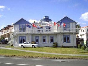 Barnacles Seaside Inn - Hostel