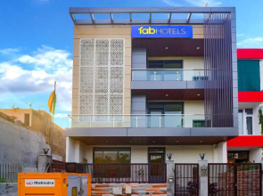 Fabhotel The Premium Suits