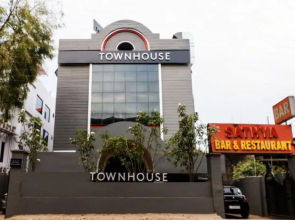 Hotel Satya Townhouse