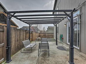 Chic Bend Home w/ Deck < 3 Mi to Downtown!