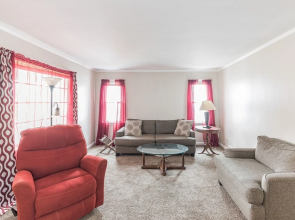 Beautiful 4 Br Home In Lovely Neighborhood - Walk To Pro Football Hof! 4 Bedroom Home by Redawning