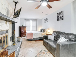 Screened Porch: Tampa Studio 4 Mi to Busch Gardens