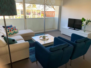 Adelaide CBD Stylish Gem WIFI Parking